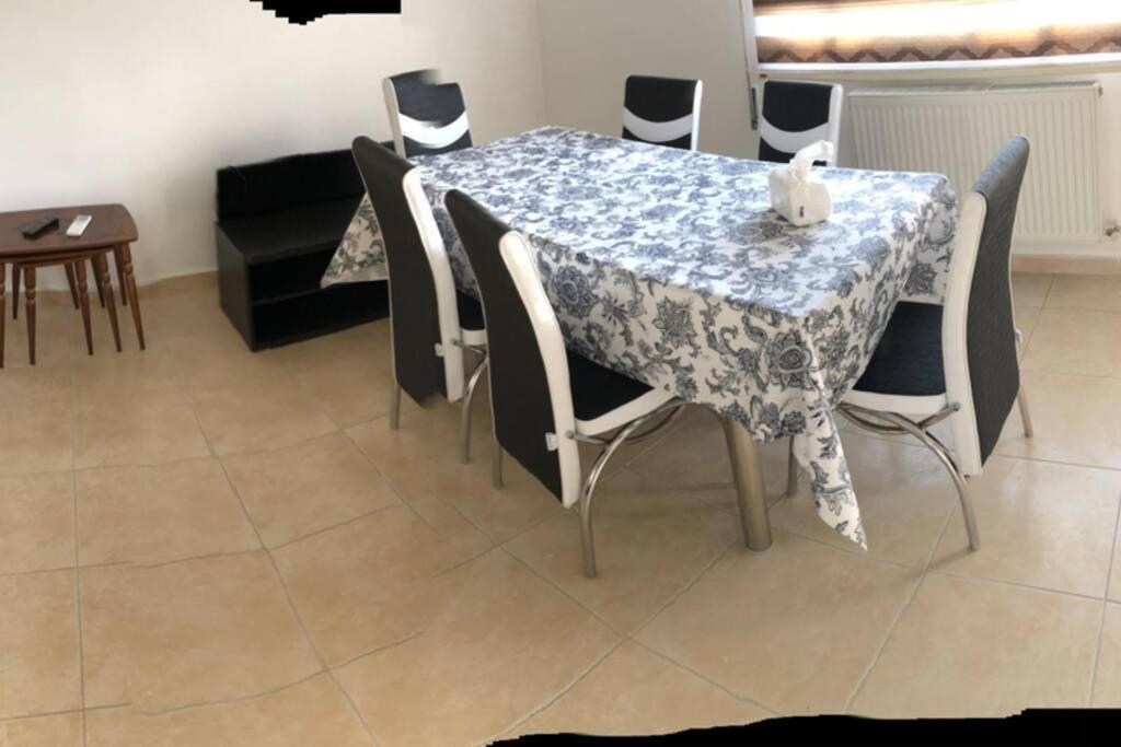 Apt 4 Rent/A Quiet Neighborhood Close To Services Amman Buitenkant foto